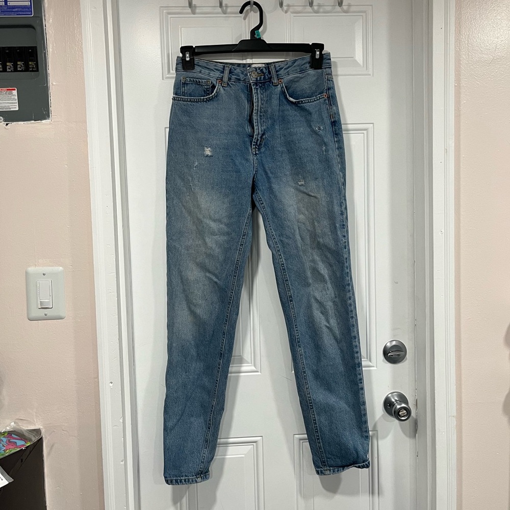BDG Women’s light wash Mom jeans size 27